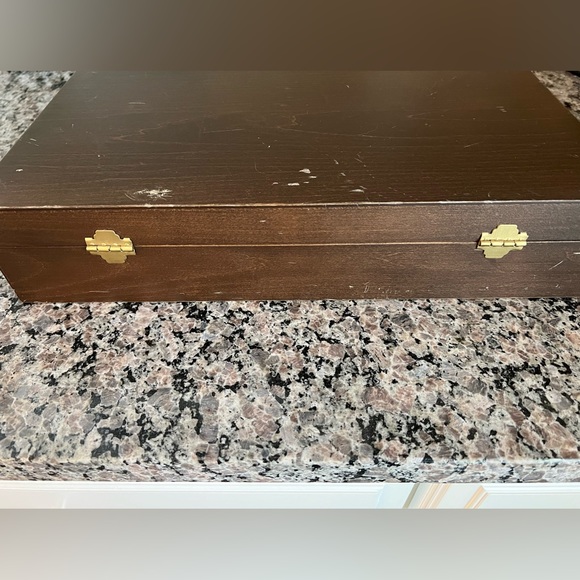 Vintage McGraw Tarnish Proof Silverware Chest with 62 Northland Stainless Pieces - Picture 12 of 12